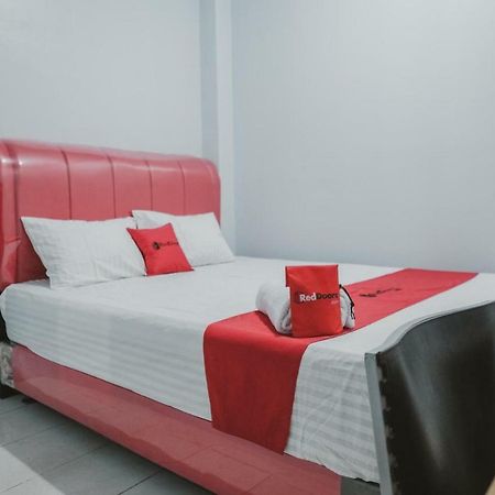 Готель Reddoorz @ Jalan Pemuda Медан Екстер'єр фото