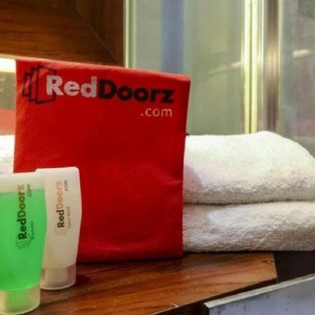 Готель Reddoorz @ Jalan Pemuda Медан Екстер'єр фото